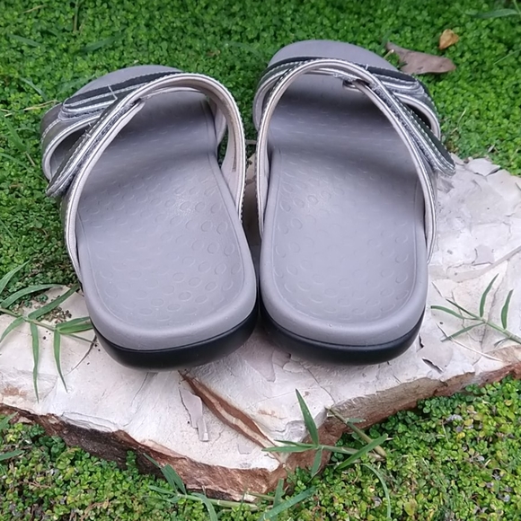 Vionic Shoes | Vionic Sandals Silver Women 9 | Poshmark